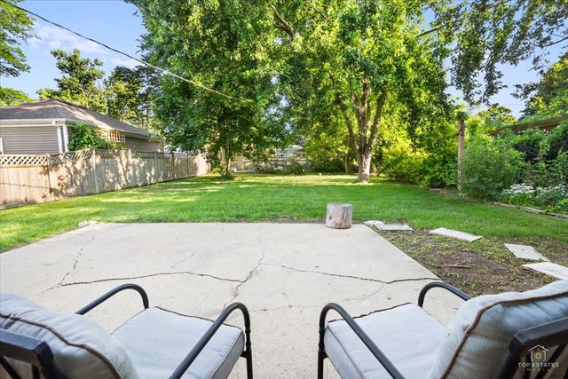463 Longfellow Avenue, Deerfield, IL 60015