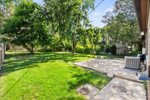 463 Longfellow Avenue, Deerfield, IL 60015