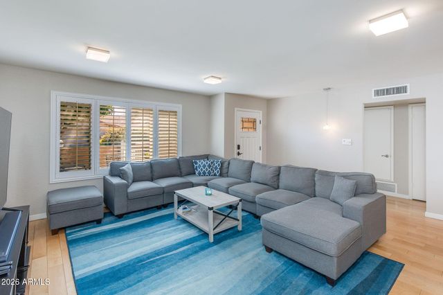 1204 E STEAMBOAT BEND Drive, Tempe, AZ 85283