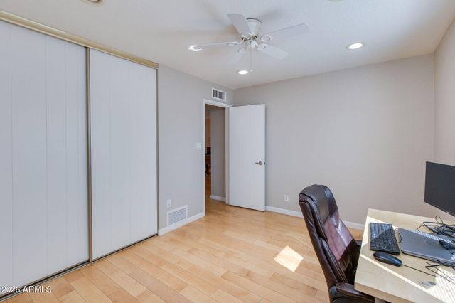 1204 E STEAMBOAT BEND Drive, Tempe, AZ 85283