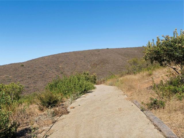 909 Woodhaven Road, San Marcos, CA 92069