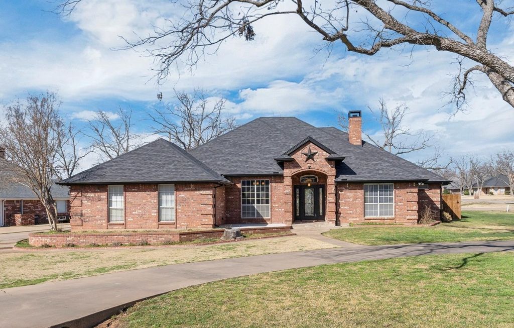 9219 Hanging Moss Drive, Granbury, TX 76049