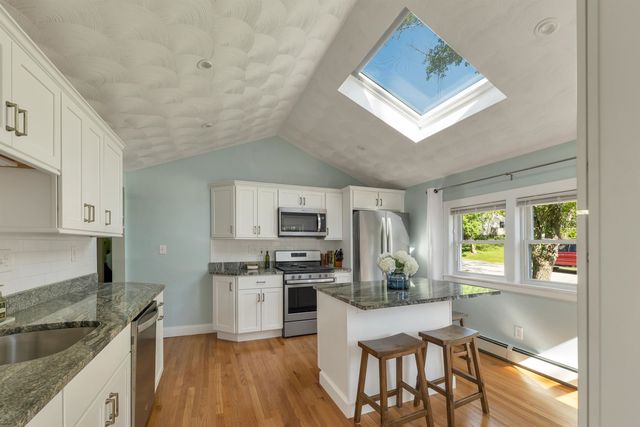 5 Frenette Drive, Hudson, NH 03051