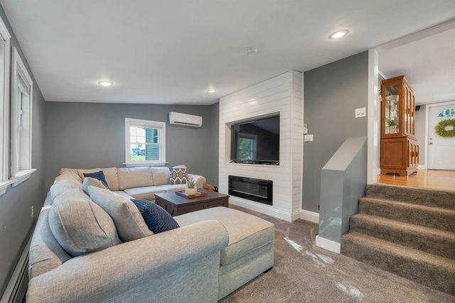 5 Frenette Drive, Hudson, NH 03051