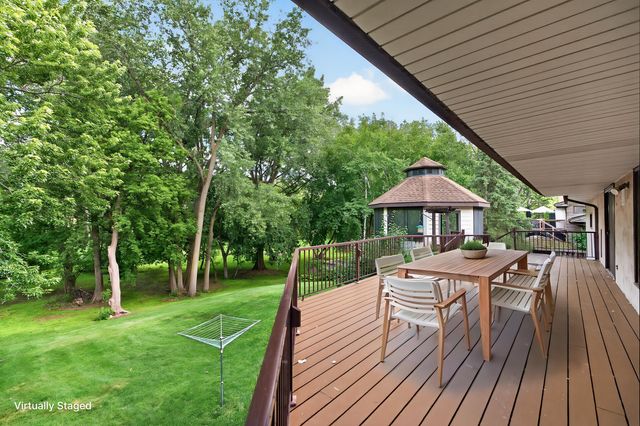 1120 Rockstone Lane, New Brighton, MN 55112