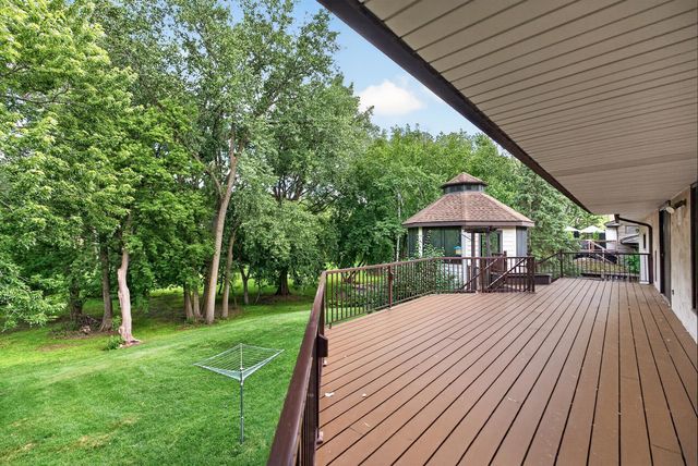 1120 Rockstone Lane, New Brighton, MN 55112