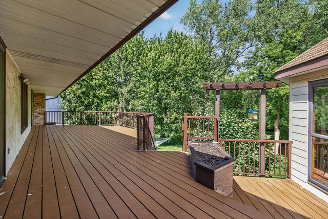 1120 Rockstone Lane, New Brighton, MN 55112