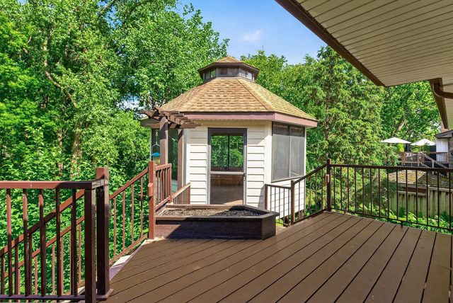 1120 Rockstone Lane, New Brighton, MN 55112
