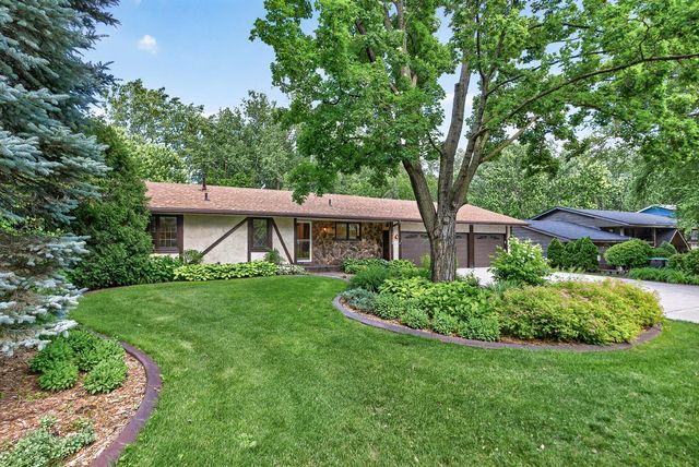1120 Rockstone Lane, New Brighton, MN 55112