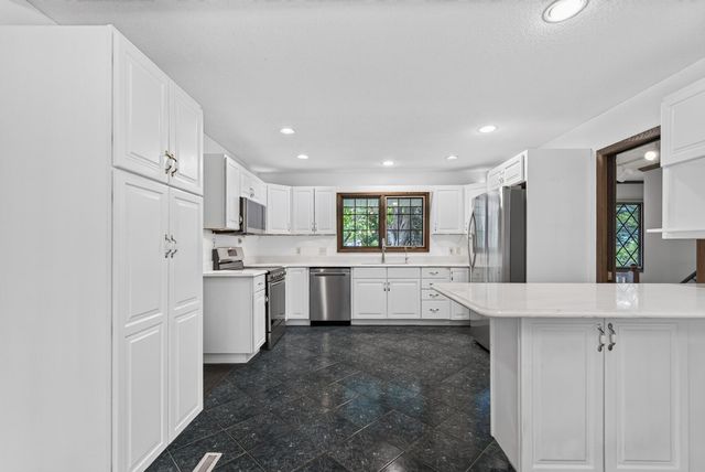 1120 Rockstone Lane, New Brighton, MN 55112
