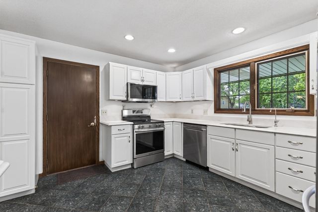 1120 Rockstone Lane, New Brighton, MN 55112