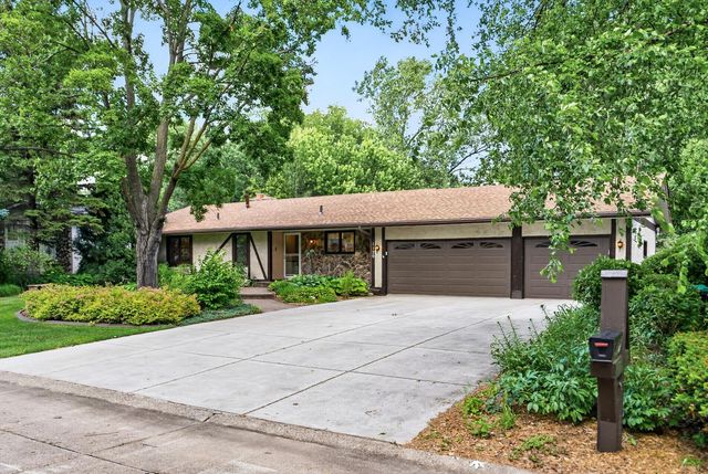 1120 Rockstone Lane, New Brighton, MN 55112