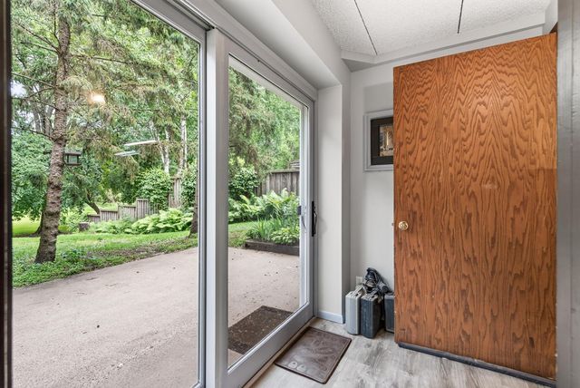 1120 Rockstone Lane, New Brighton, MN 55112