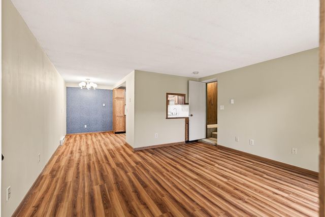 1120 Rockstone Lane, New Brighton, MN 55112