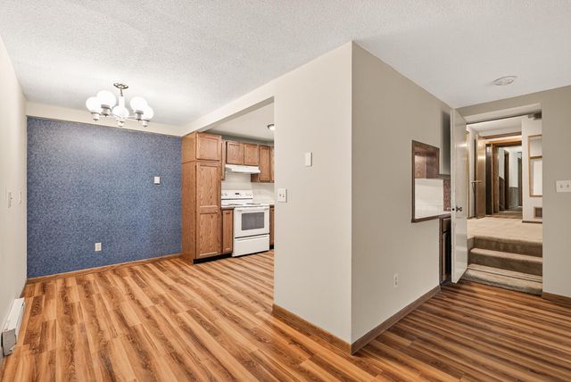 1120 Rockstone Lane, New Brighton, MN 55112