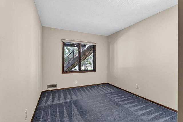 1120 Rockstone Lane, New Brighton, MN 55112
