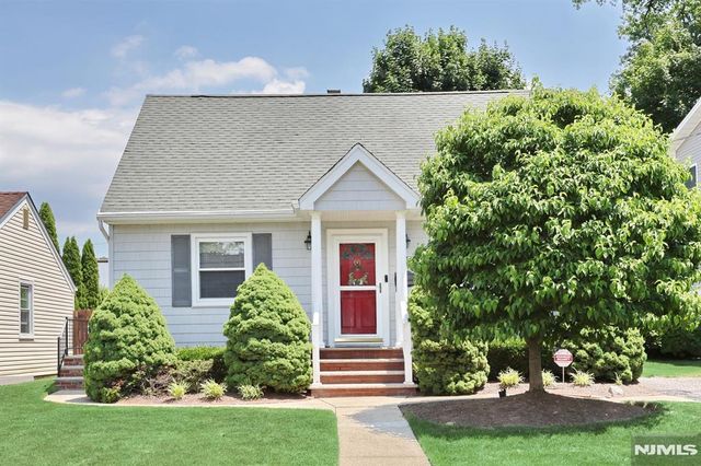 29 Margaret Court, Dumont, NJ 07628