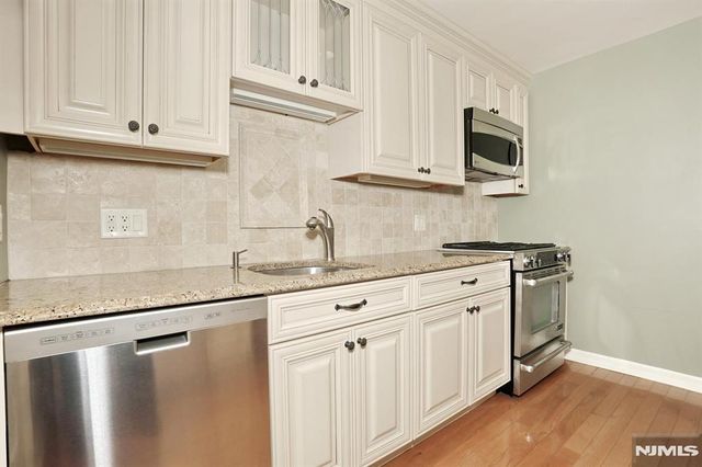 29 Margaret Court, Dumont, NJ 07628