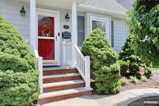 29 Margaret Court, Dumont, NJ 07628