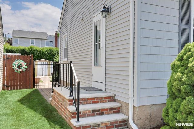 29 Margaret Court, Dumont, NJ 07628