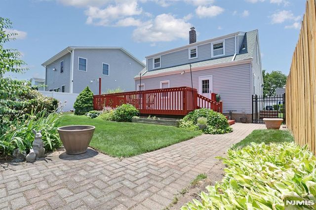 29 Margaret Court, Dumont, NJ 07628
