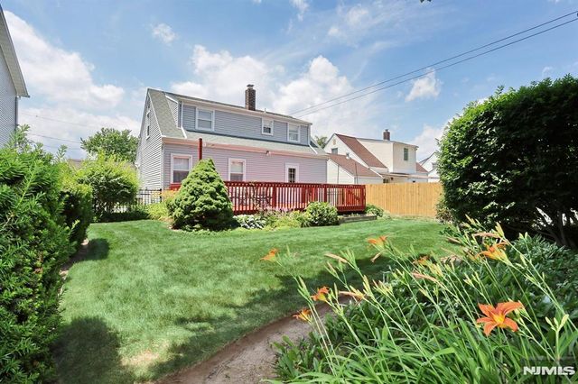 29 Margaret Court, Dumont, NJ 07628
