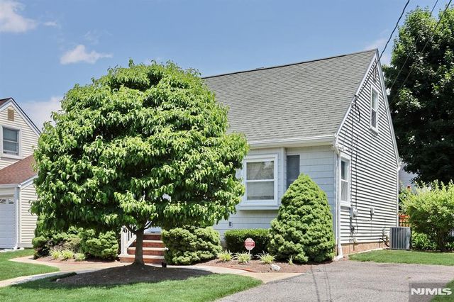 29 Margaret Court, Dumont, NJ 07628