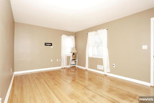 29 Margaret Court, Dumont, NJ 07628