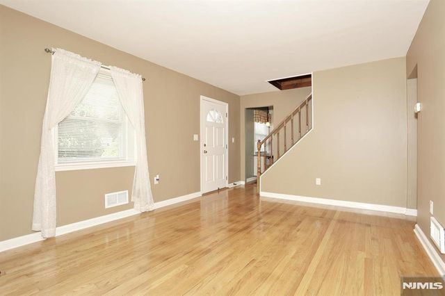 29 Margaret Court, Dumont, NJ 07628