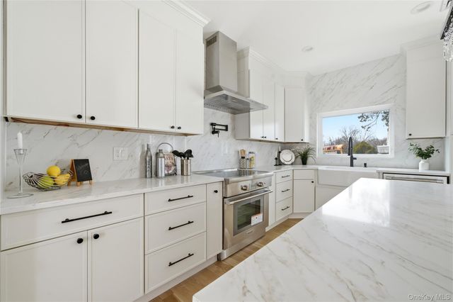 19 Arrow Lane, Hicksville, NY 11801