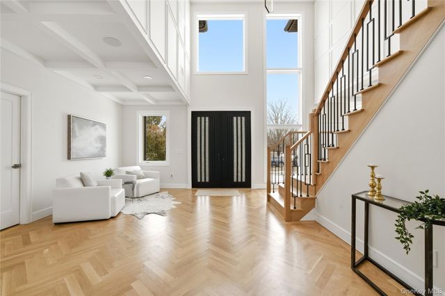 19 Arrow Lane, Hicksville, NY 11801