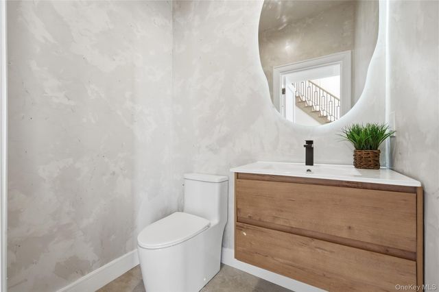 19 Arrow Lane, Hicksville, NY 11801