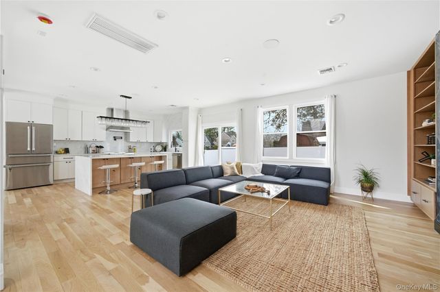 19 Arrow Lane, Hicksville, NY 11801