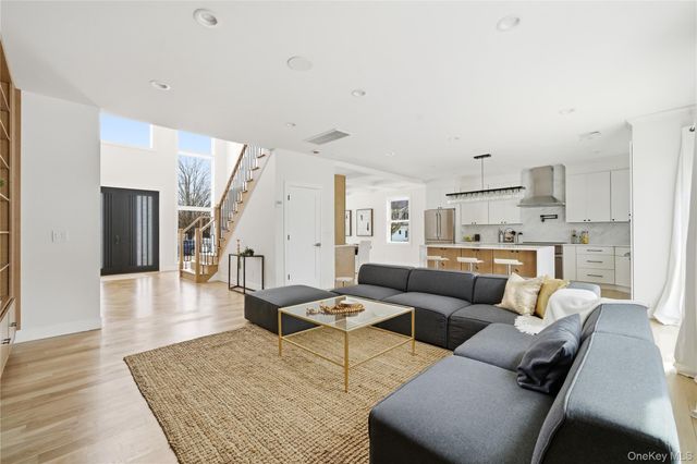 19 Arrow Lane, Hicksville, NY 11801