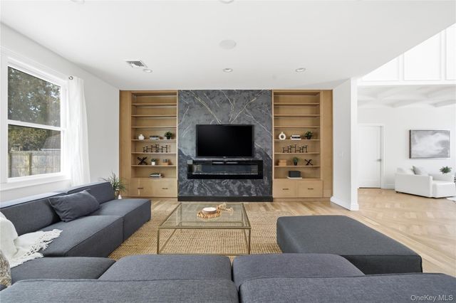 19 Arrow Lane, Hicksville, NY 11801