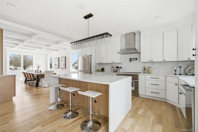 19 Arrow Lane, Hicksville, NY 11801