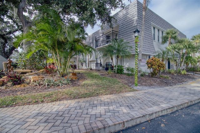702 LYNDHURST STREET 821, Dunedin, FL 34698