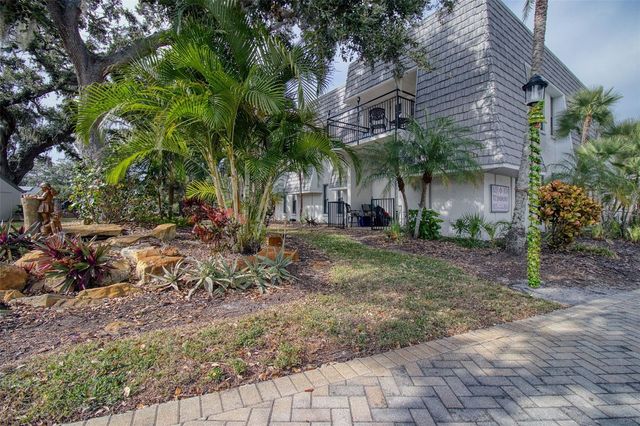 702 LYNDHURST STREET 821, Dunedin, FL 34698
