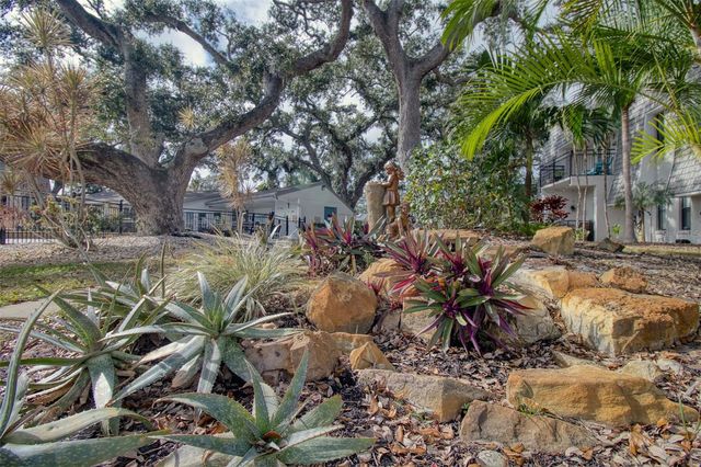 702 LYNDHURST STREET 821, Dunedin, FL 34698