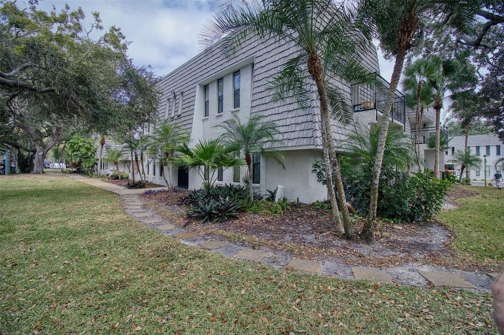 702 LYNDHURST STREET 821, Dunedin, FL 34698