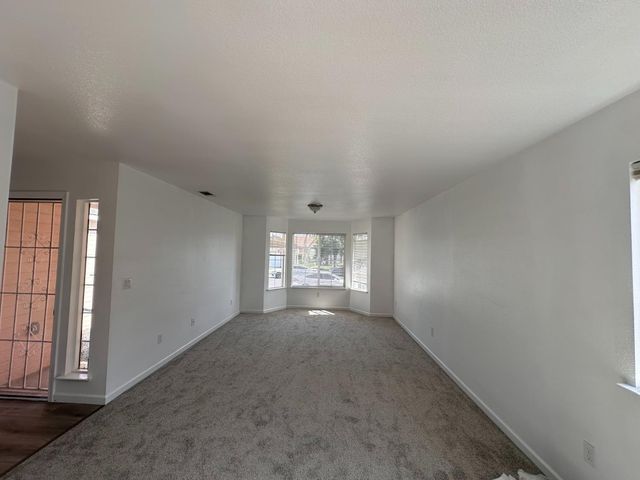 911 Toro Ln, Lathrop, CA 95330