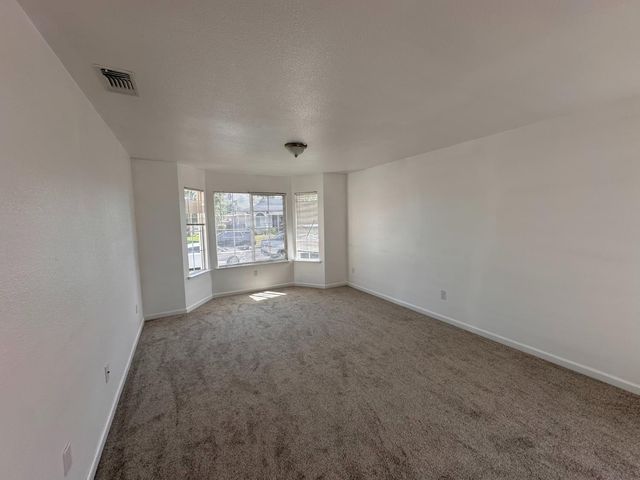 911 Toro Ln, Lathrop, CA 95330