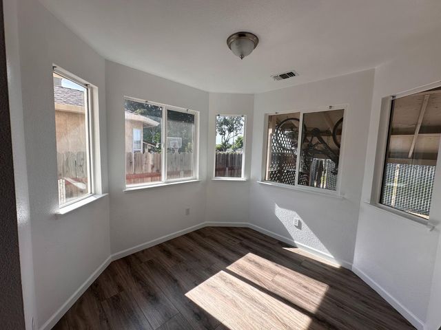 911 Toro Ln, Lathrop, CA 95330