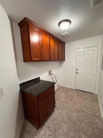 911 Toro Ln, Lathrop, CA 95330