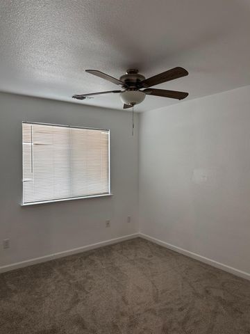 911 Toro Ln, Lathrop, CA 95330