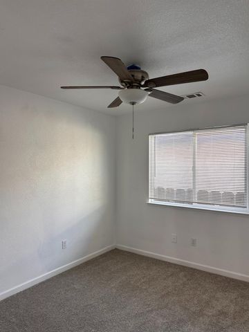 911 Toro Ln, Lathrop, CA 95330