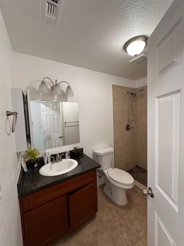 911 Toro Ln, Lathrop, CA 95330