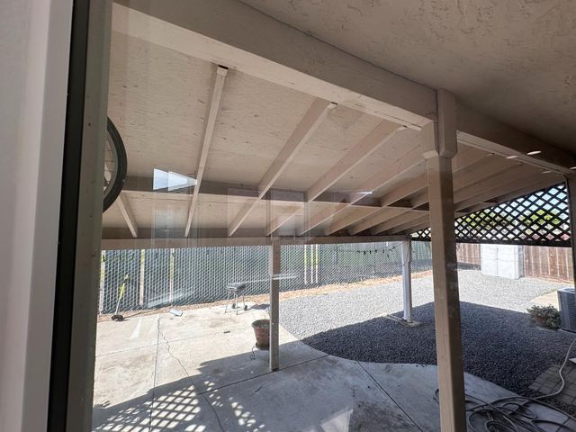 911 Toro Ln, Lathrop, CA 95330