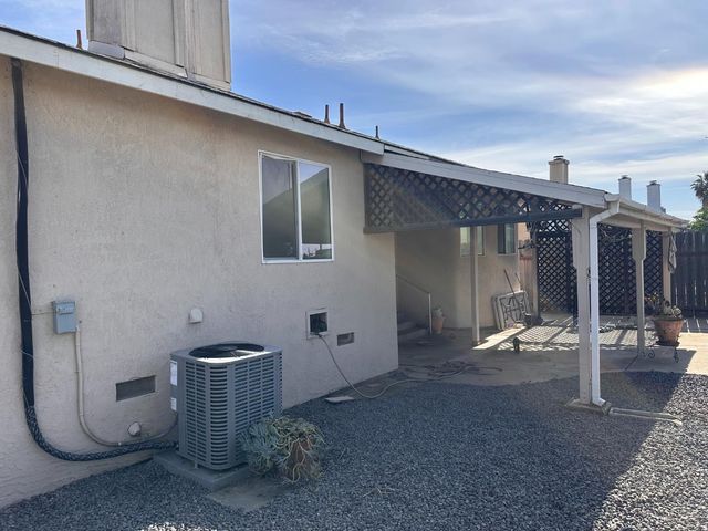911 Toro Ln, Lathrop, CA 95330