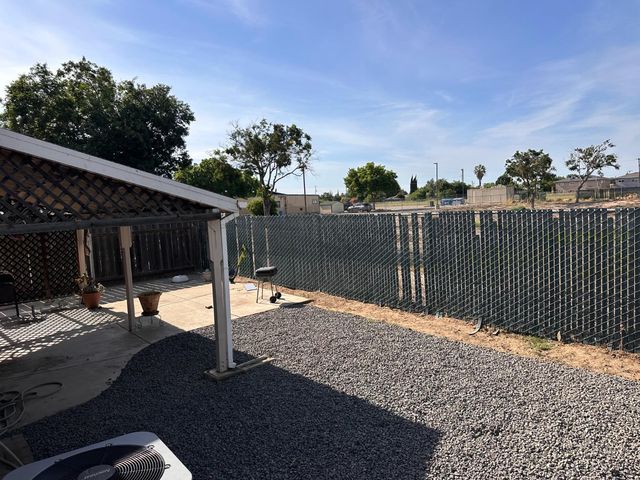 911 Toro Ln, Lathrop, CA 95330